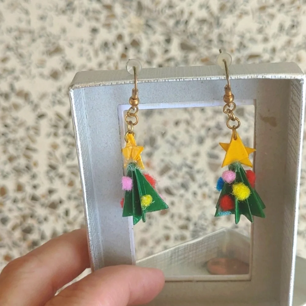 New! paper/origami 🎄 Christmas Earrings - Picture 3 of 11